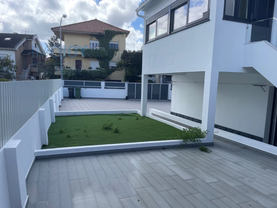 Moradia T7 para Venda em Carnaxide e Queijas Foto 1