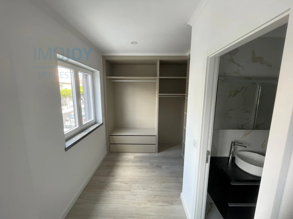 Moradia T7 para Venda em Carnaxide e Queijas Foto 40