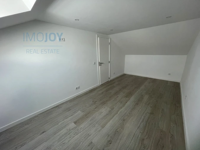 Moradia T7 para Venda em Carnaxide e Queijas Foto 52