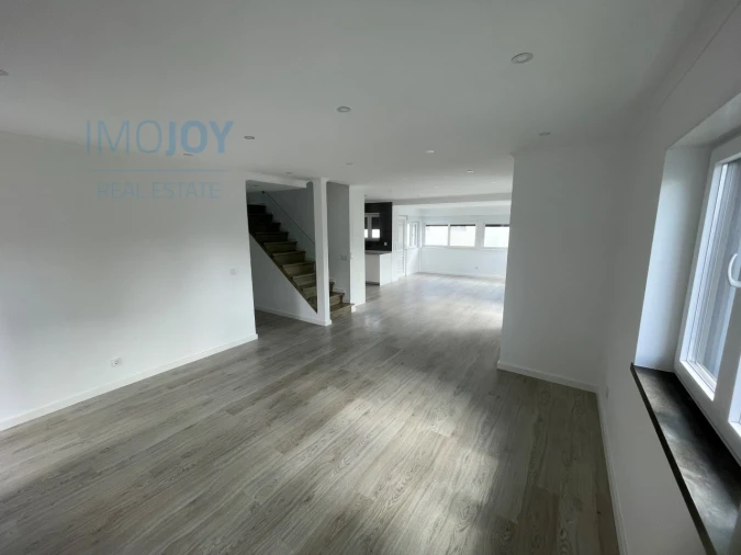 Moradia T7 para Venda em Carnaxide e Queijas Foto 28