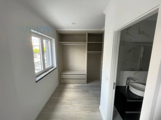 Moradia T7 para Venda em Carnaxide e Queijas Foto 40