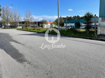 Terreno Comércio / Armazém para Venda em Coronado (São Romão e São Mamede)