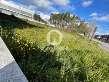 Terreno Comércio / Armazém para Venda em Coronado (São Romão e São Mamede)