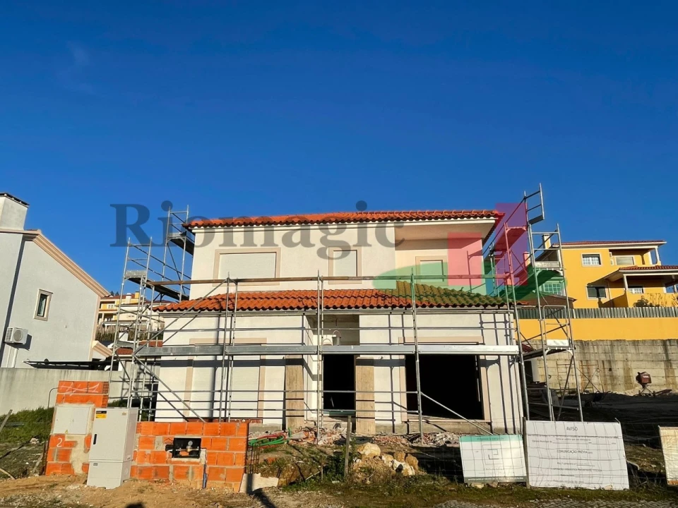 Moradia T4 para Venda em Rio Maior Foto 2