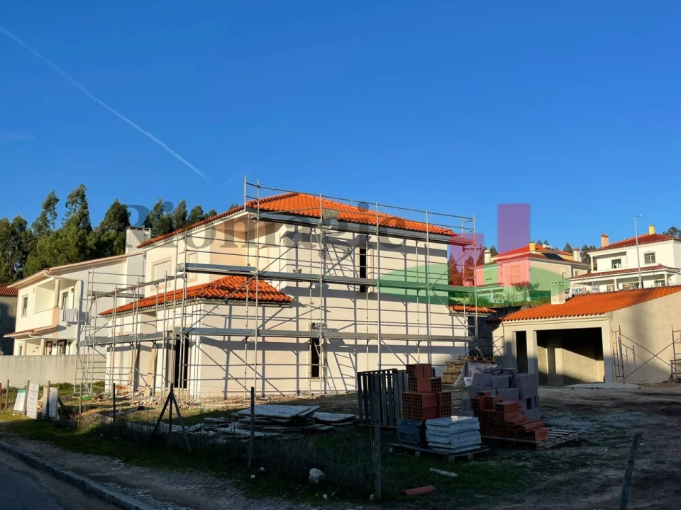 Moradia T4 para Venda em Rio Maior Foto 3