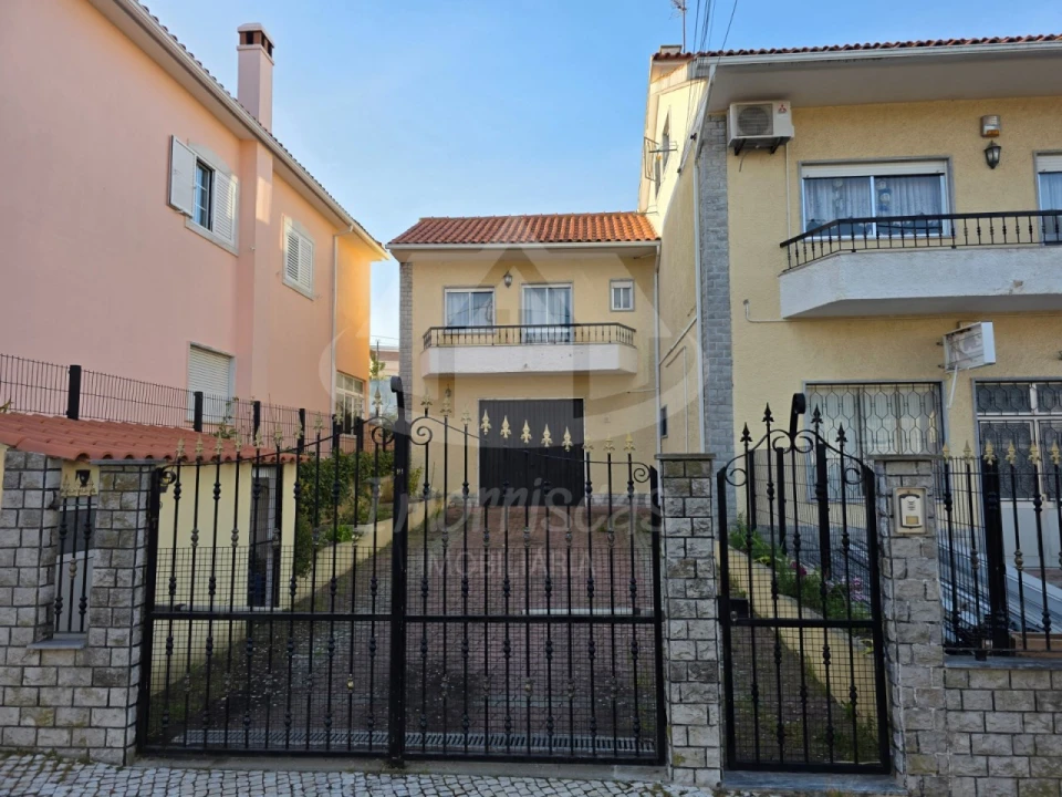 Prédio para Venda em Santa Iria de Azoia, São João da Talha e Bobadela Foto 6
