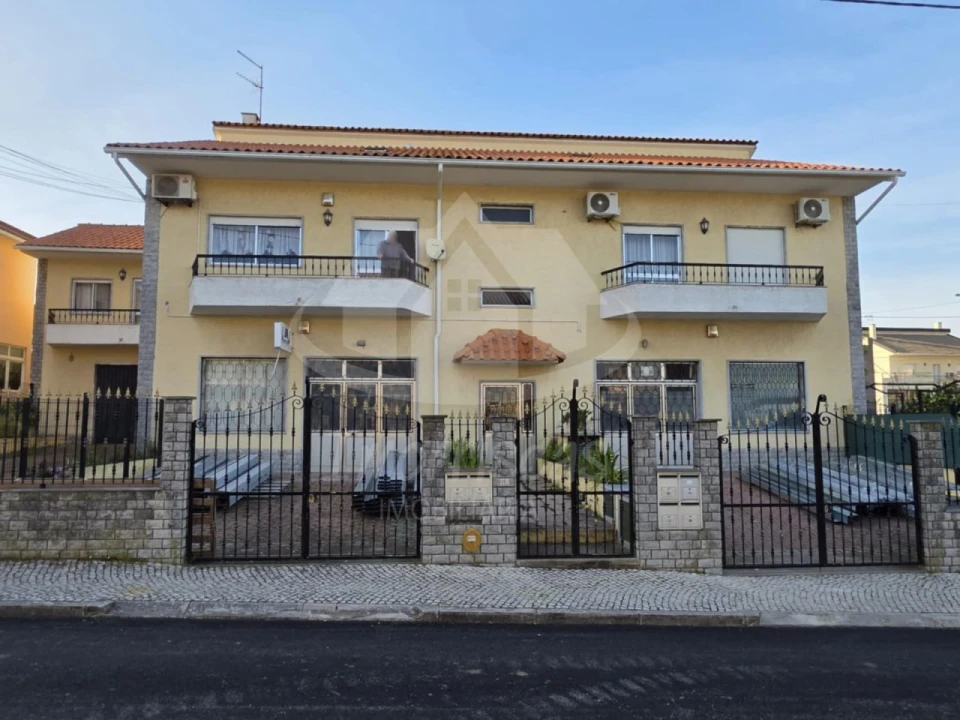 Prédio para Venda em Santa Iria de Azoia, São João da Talha e Bobadela Foto 1