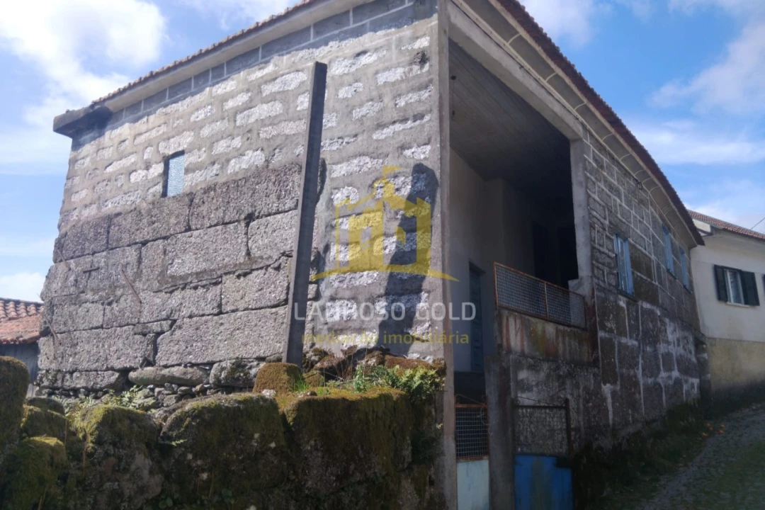 Terreno para Venda em Monte e Queimadela Foto 1