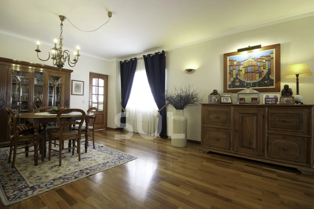 Apartamento T5 para Venda em Portimão Foto 5