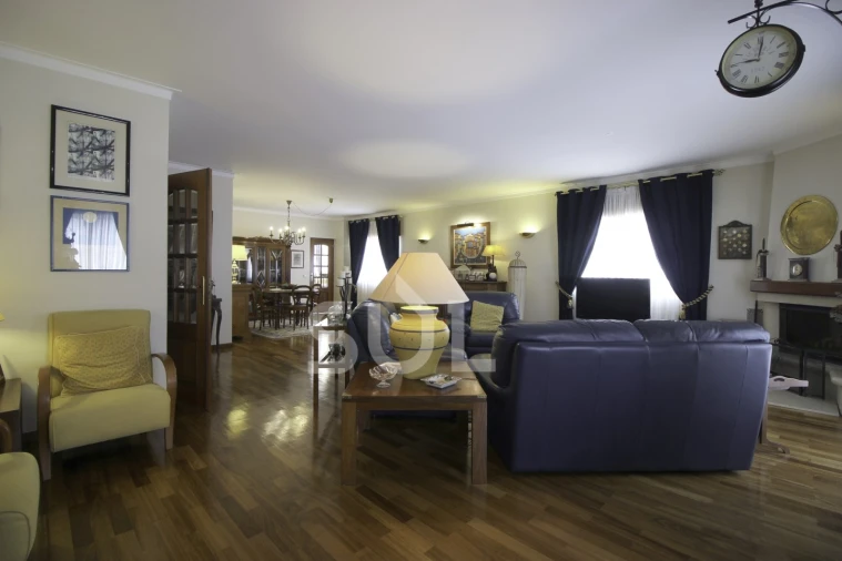 Apartamento T5 para Venda em Portimão Foto 8