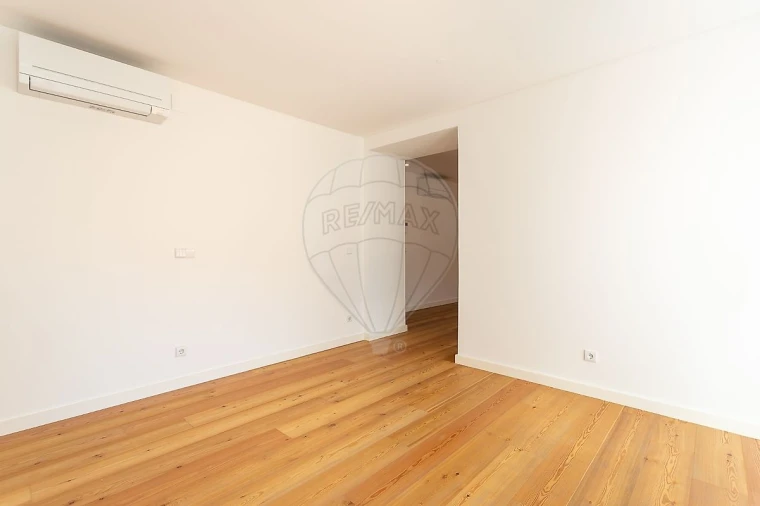 Apartamento T1 para Venda em Santa Maria Maior Foto 5