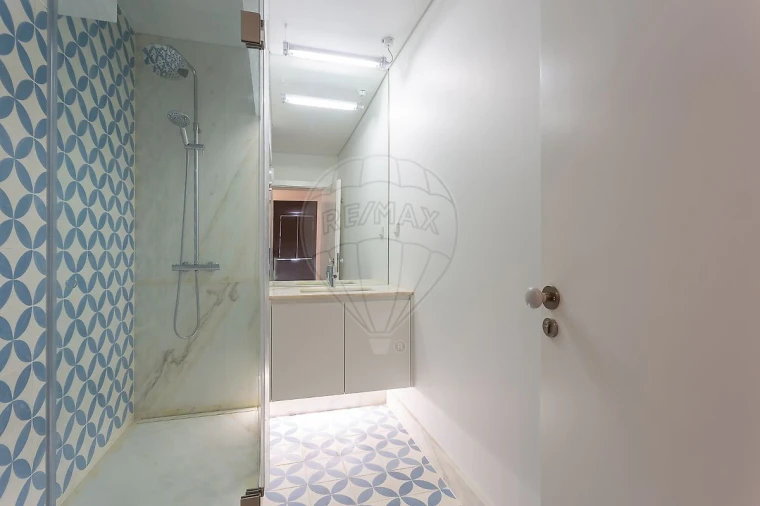 Apartamento T1 para Venda em Santa Maria Maior Foto 9