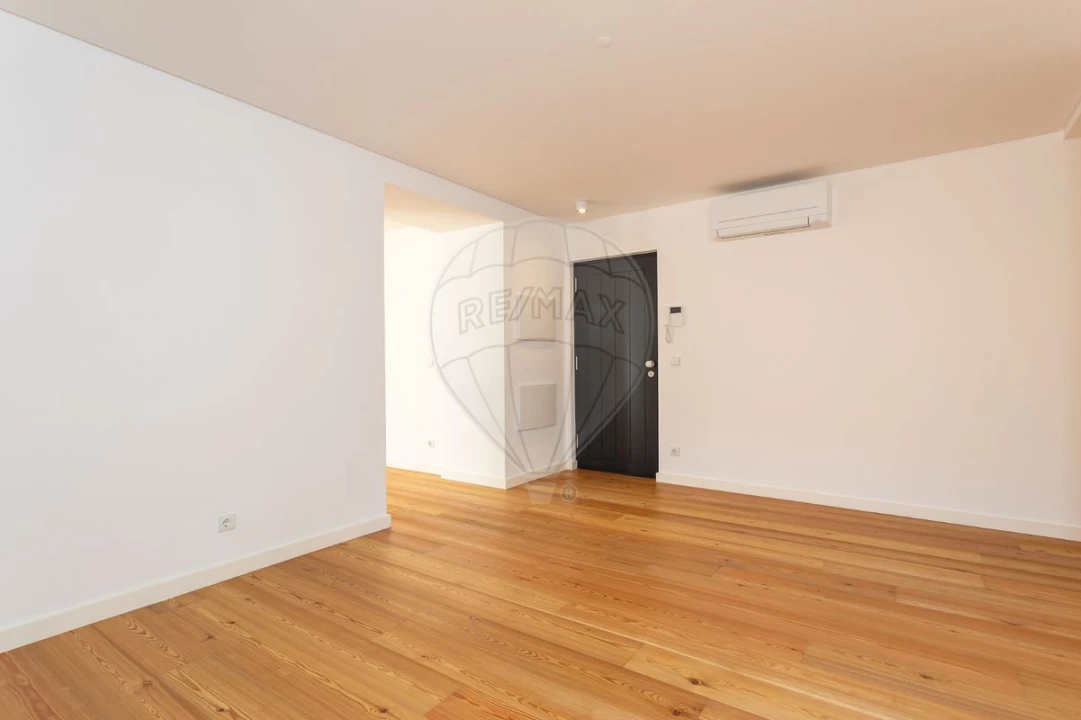 Apartamento T1 para Venda em Santa Maria Maior Foto 2