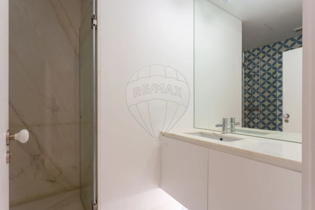 Apartamento T1 para Venda em Santa Maria Maior Foto 8