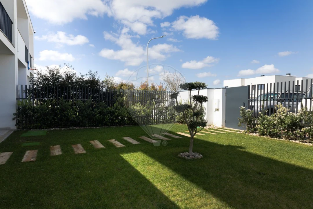 Moradia T4 para Venda em Venteira Foto 4