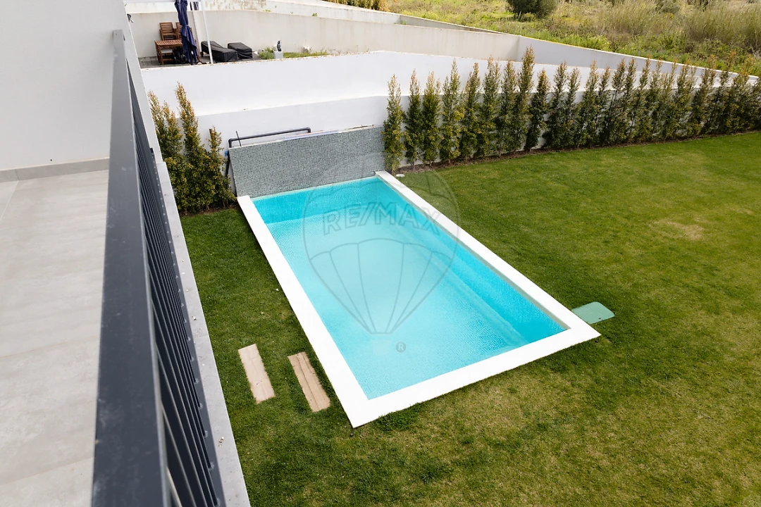 Moradia T4 para Venda em Venteira Foto 22