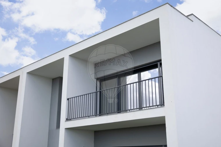 Moradia T4 para Venda em Venteira Foto 34