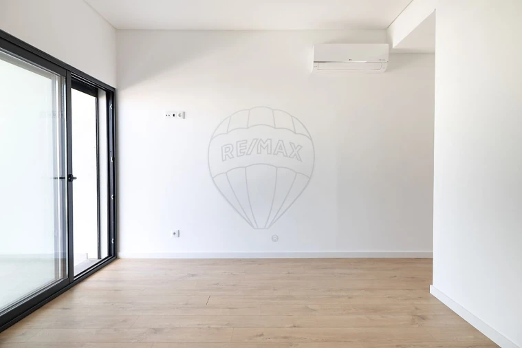 Moradia T4 para Venda em Venteira Foto 15