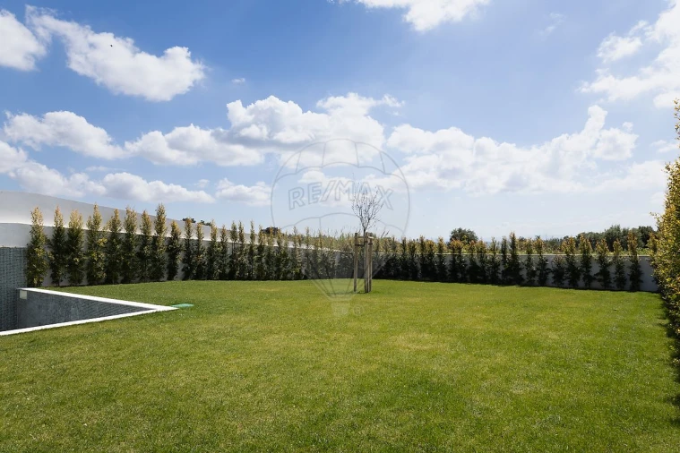 Moradia T4 para Venda em Venteira Foto 23