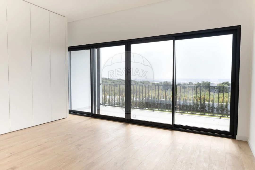 Moradia T4 para Venda em Venteira Foto 14