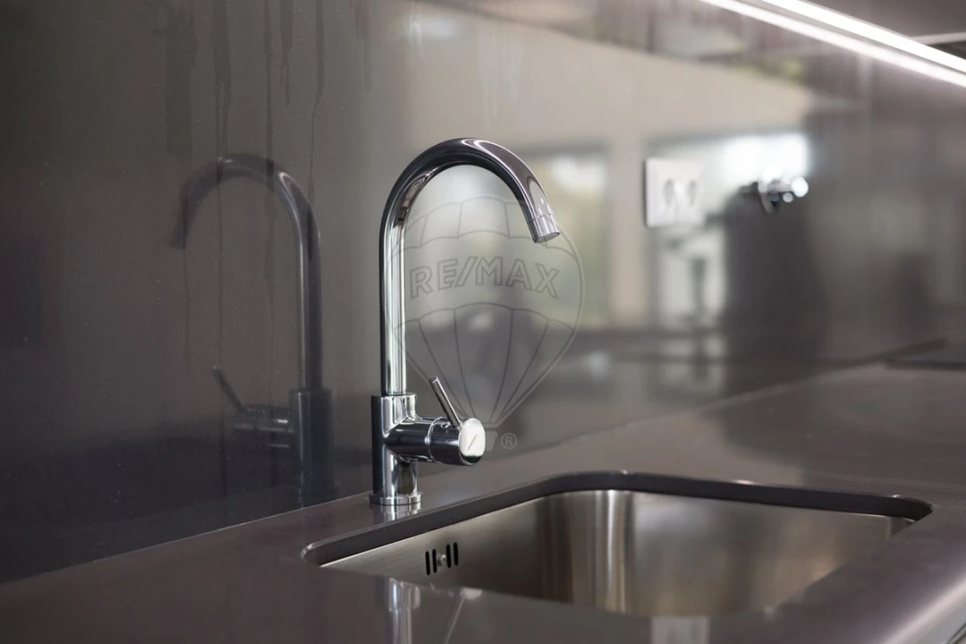 Moradia T4 para Venda em Venteira Foto 12