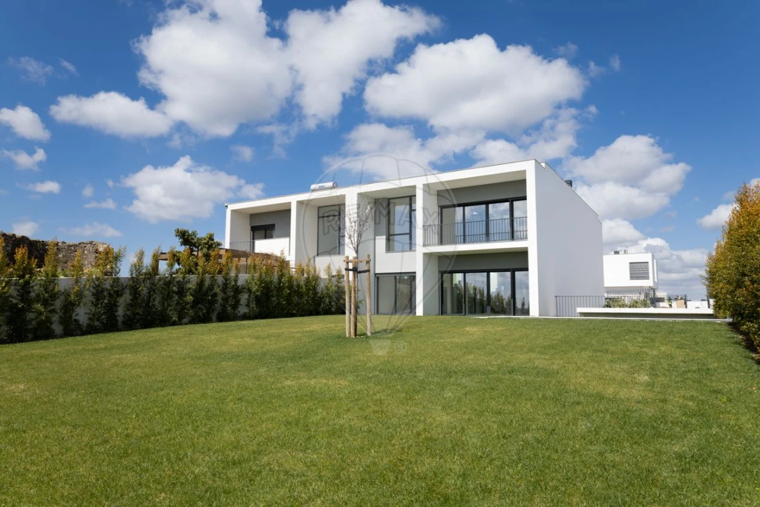 Moradia T4 para Venda em Venteira Foto 20