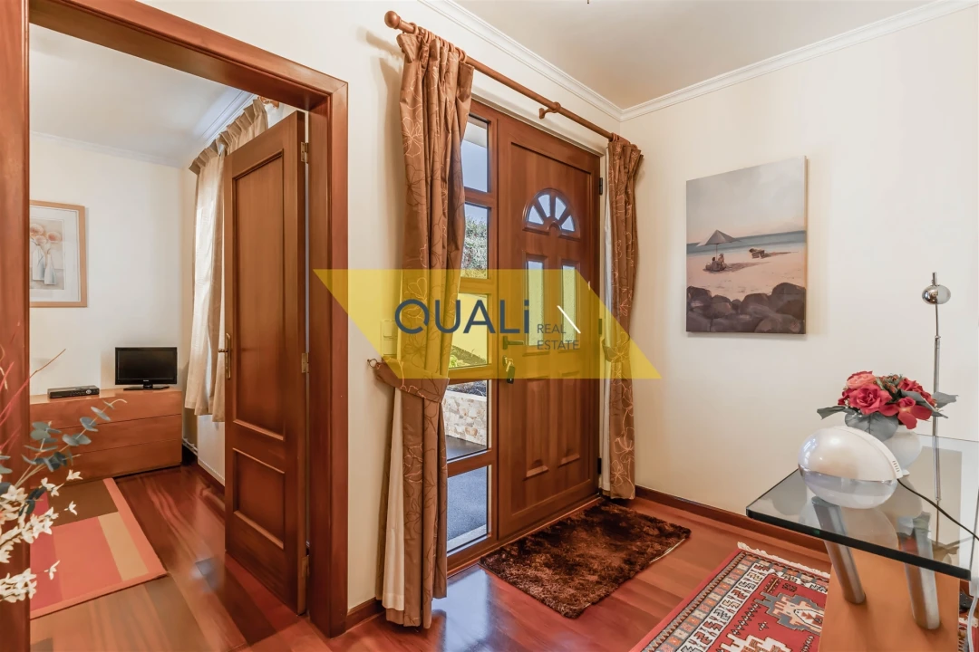 Moradia T5 para Venda em Canhas Foto 3