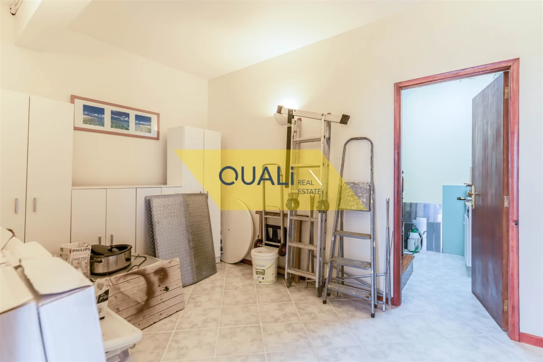 Moradia T5 para Venda em Canhas Foto 30