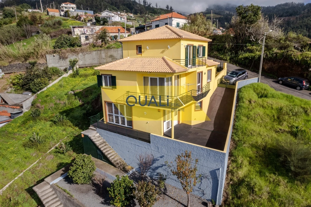 Moradia T5 para Venda em Canhas Foto 1