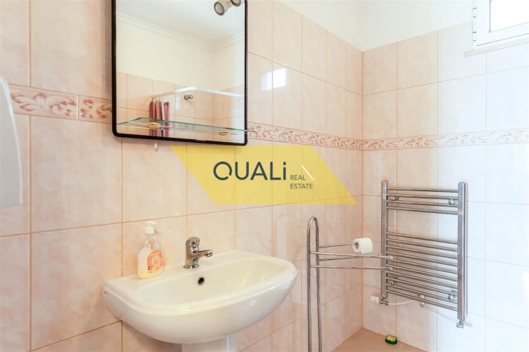 Moradia T5 para Venda em Canhas Foto 13