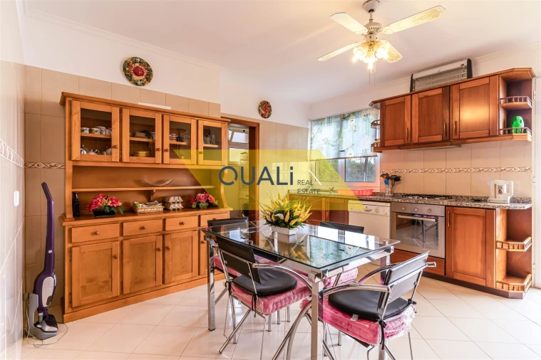 Moradia T5 para Venda em Canhas Foto 8