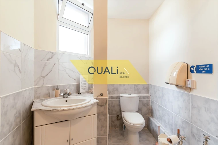 Moradia T5 para Venda em Canhas Foto 21