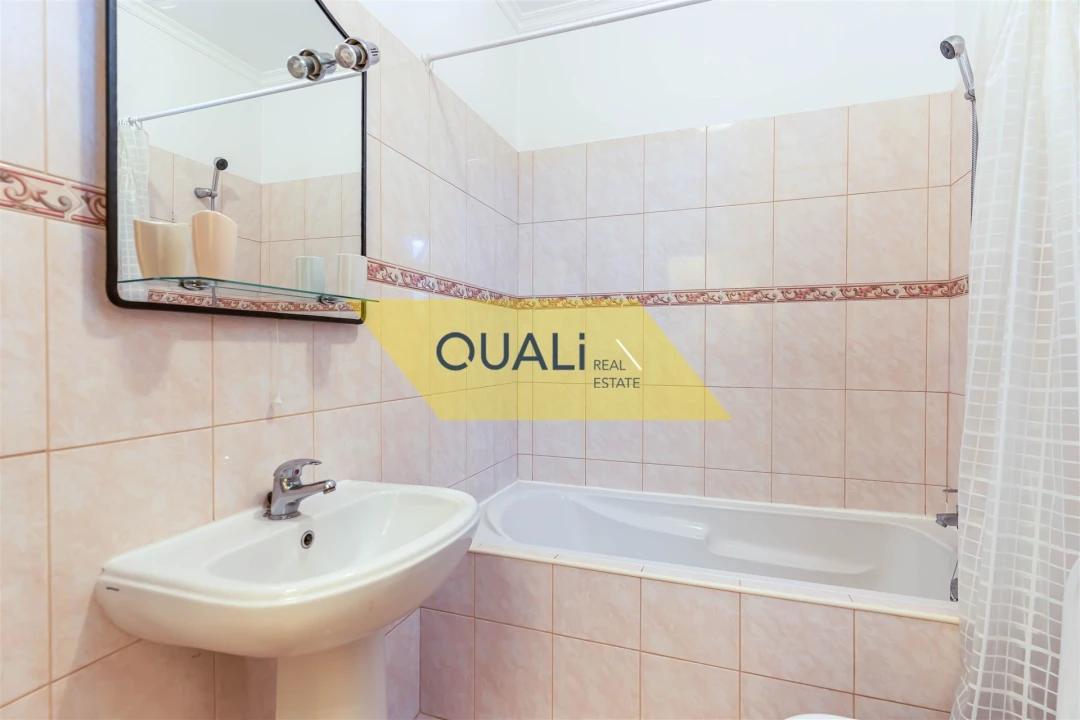 Moradia T5 para Venda em Canhas Foto 27