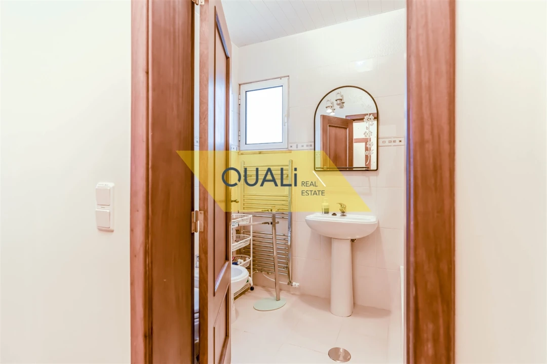 Moradia T5 para Venda em Canhas Foto 12