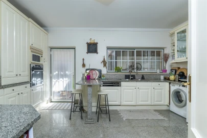 Moradia T4 para Venda em Santa Maria e São Miguel, São Martinho, São Pedro Penaferrim