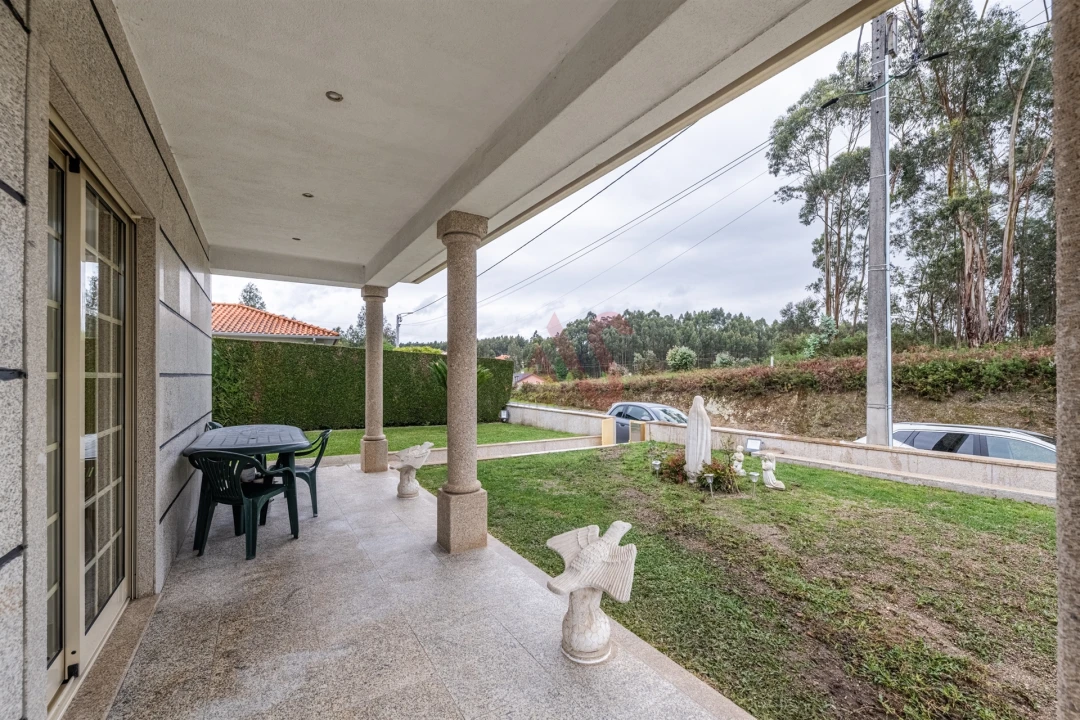 Moradia T5 para Venda em Medelo Foto 36