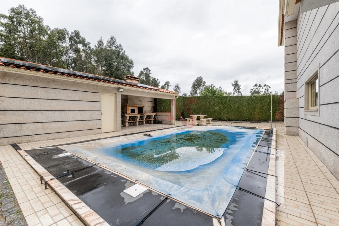 Moradia T5 para Venda em Medelo Foto 33