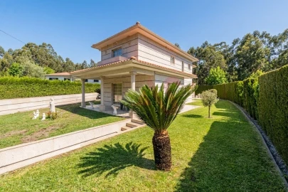 Moradia T5 para Venda em Medelo