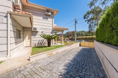 Moradia T5 para Venda em Medelo