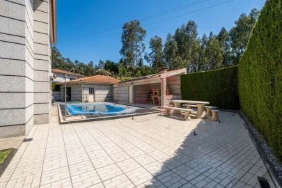 Moradia T5 para Venda em Medelo