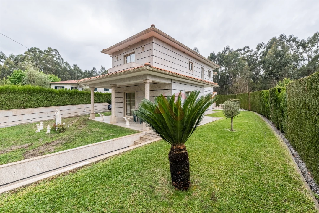 Moradia T5 para Venda em Medelo Foto 29