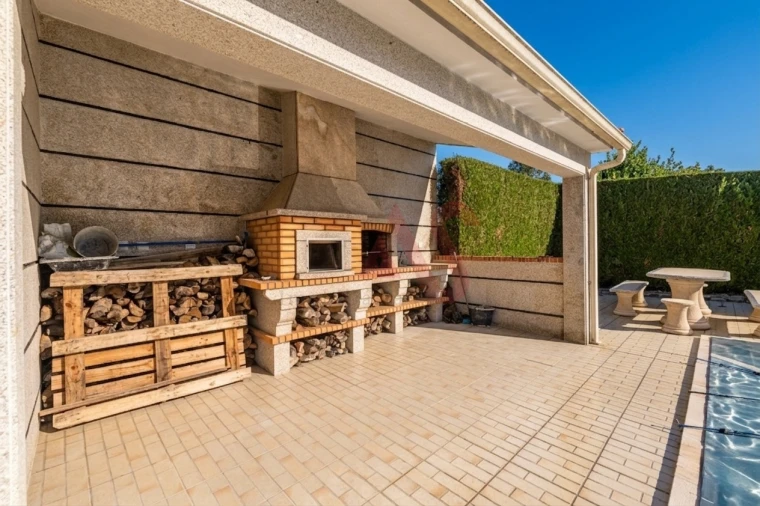 Moradia T5 para Venda em Medelo Foto 31