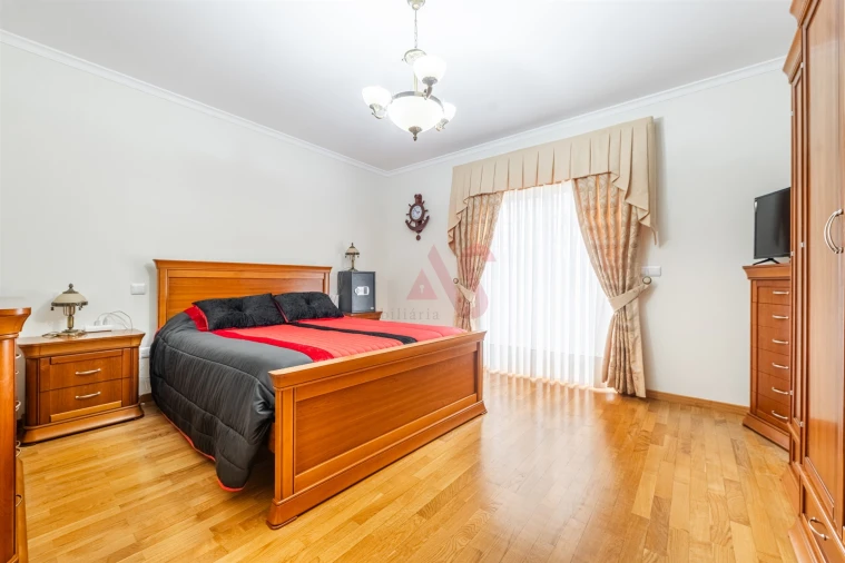 Moradia T5 para Venda em Medelo Foto 16