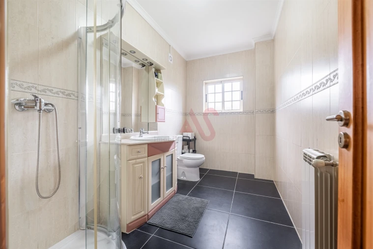 Moradia T5 para Venda em Medelo Foto 11