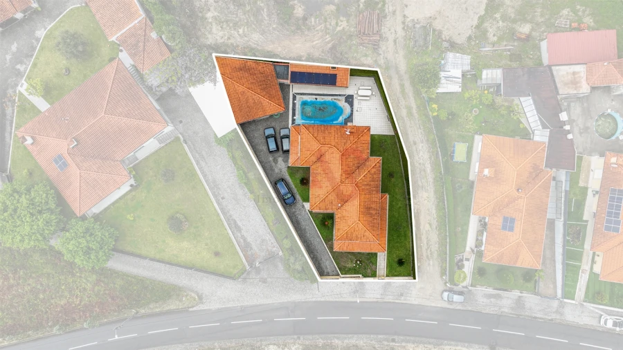 Moradia T5 para Venda em Medelo Foto 39