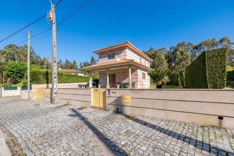 Moradia T5 para Venda em Medelo Foto 36