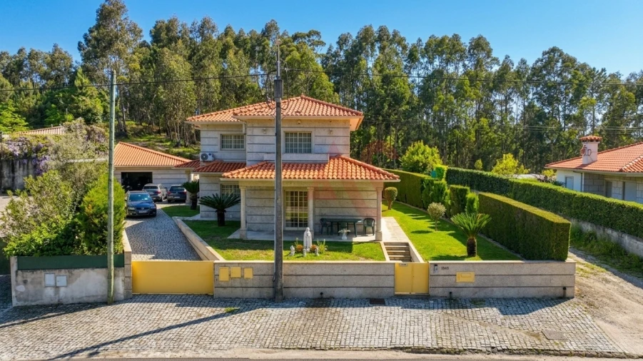 Moradia T5 para Venda em Medelo Foto 37