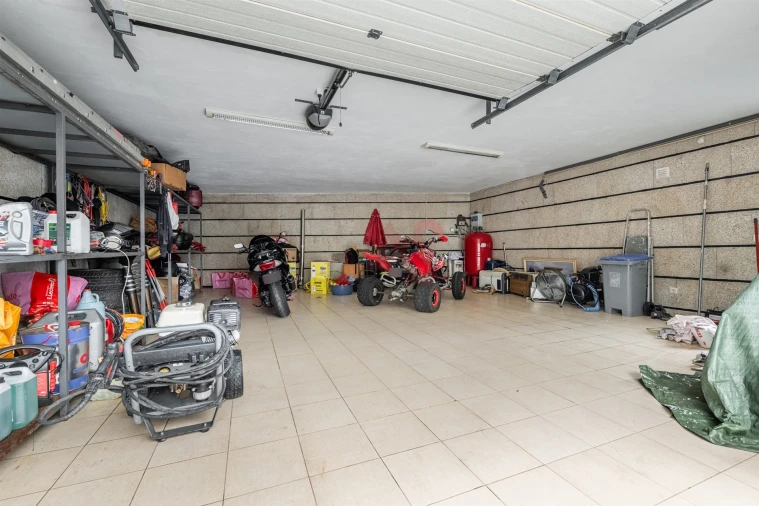 Moradia T5 para Venda em Medelo Foto 34