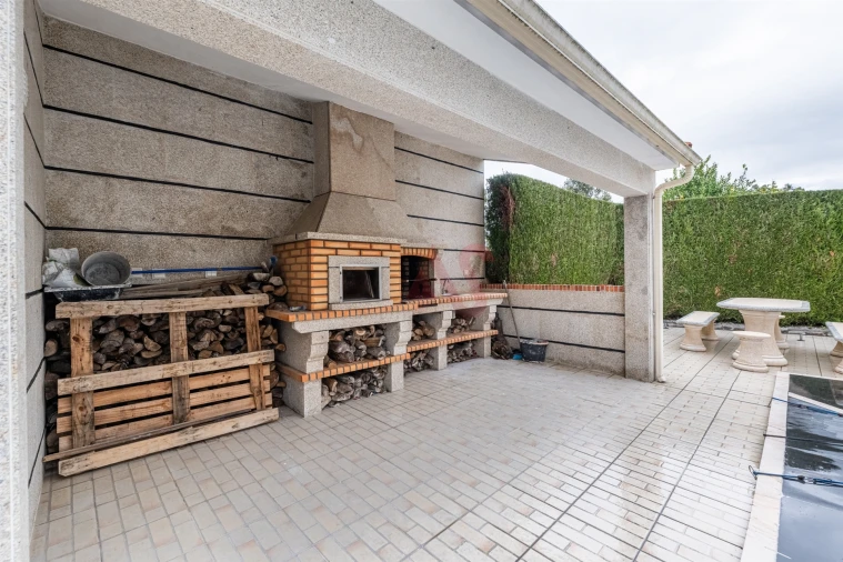 Moradia T5 para Venda em Medelo Foto 32