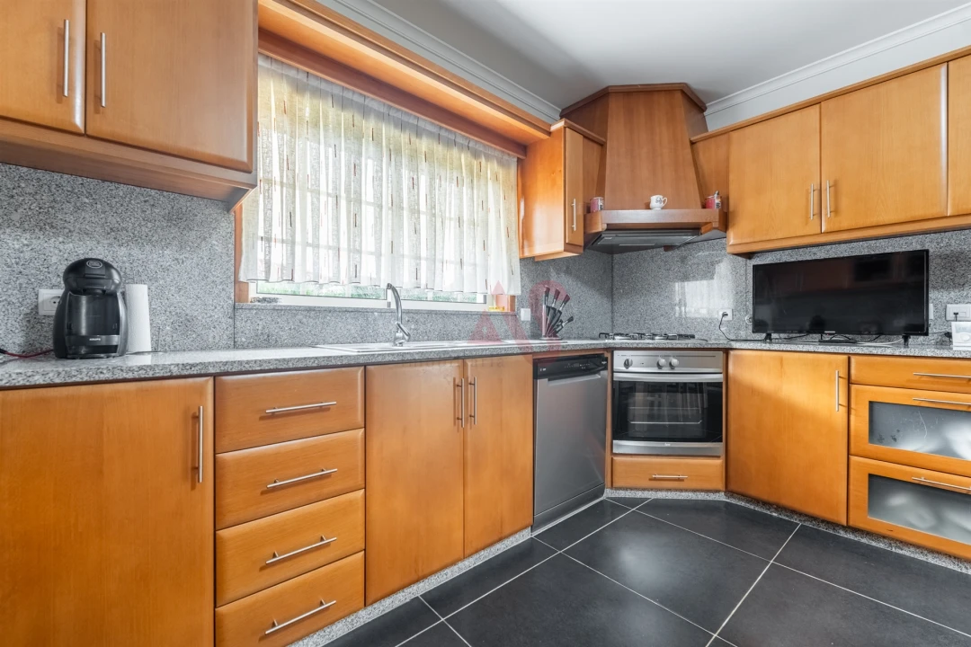 Moradia T5 para Venda em Medelo Foto 13